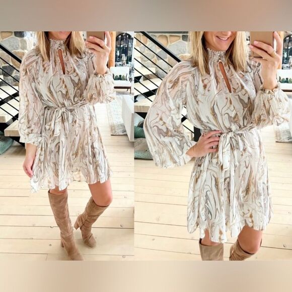 Banana Republic Dresses & Skirts - Banana Republic Tan & Cream Smocked Crinkle Texture Long Sleeve Dress